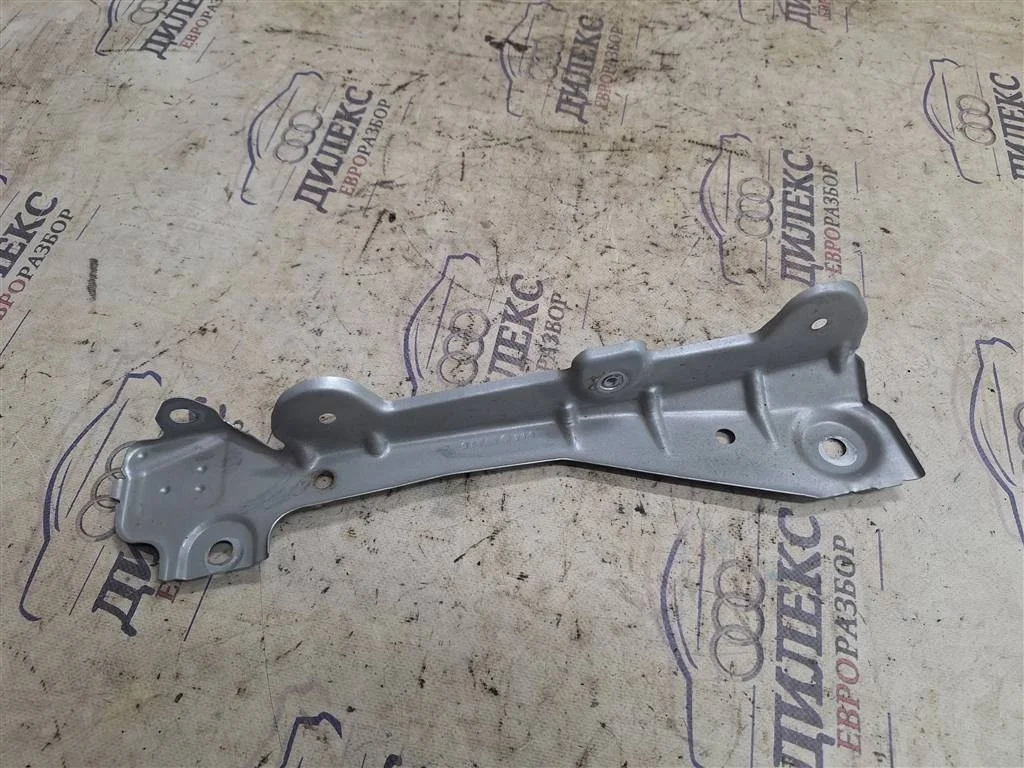 кронштейн крепления крыла Mercedes Benz M-Class ML 300 CDI 4MATIC L -