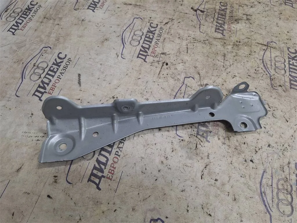 кронштейн крепления крыла Mercedes Benz M-Class ML 300 CDI 4MATIC R -