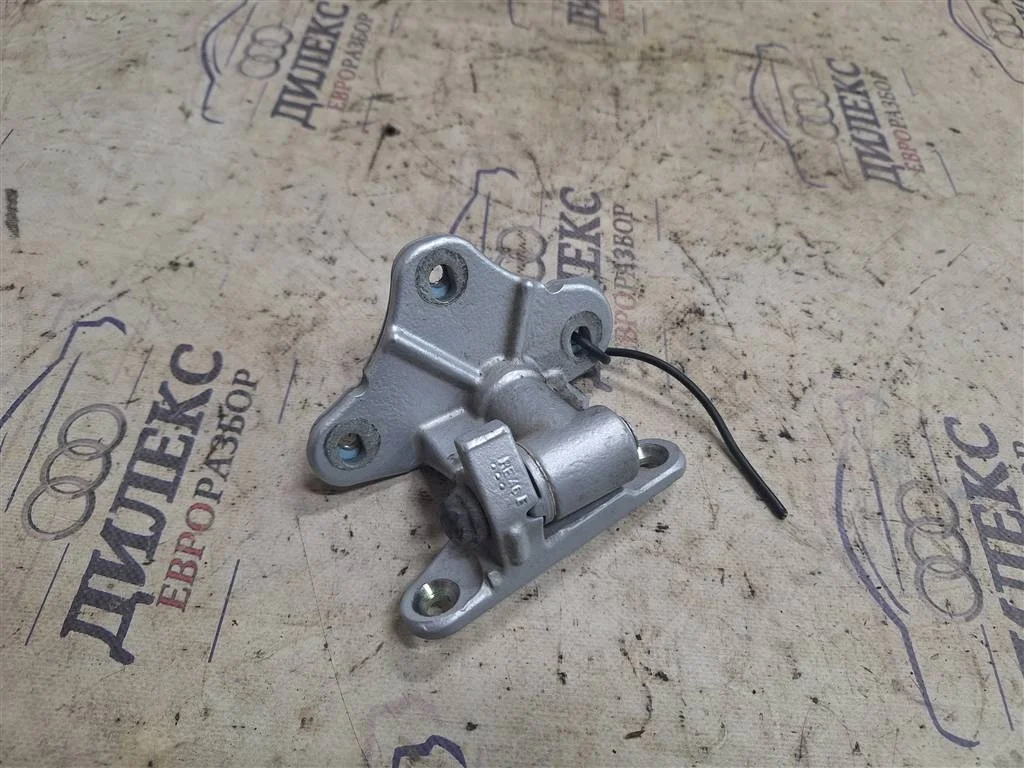 петля двери Mercedes Benz M-Class ML 300 CDI 4MATIC R R