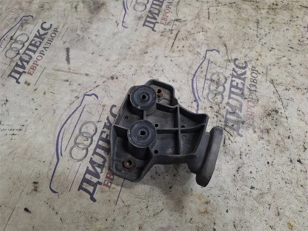 направляющая заднего бампера Mercedes Benz M-Class ML 300 CDI 4MATIC L R