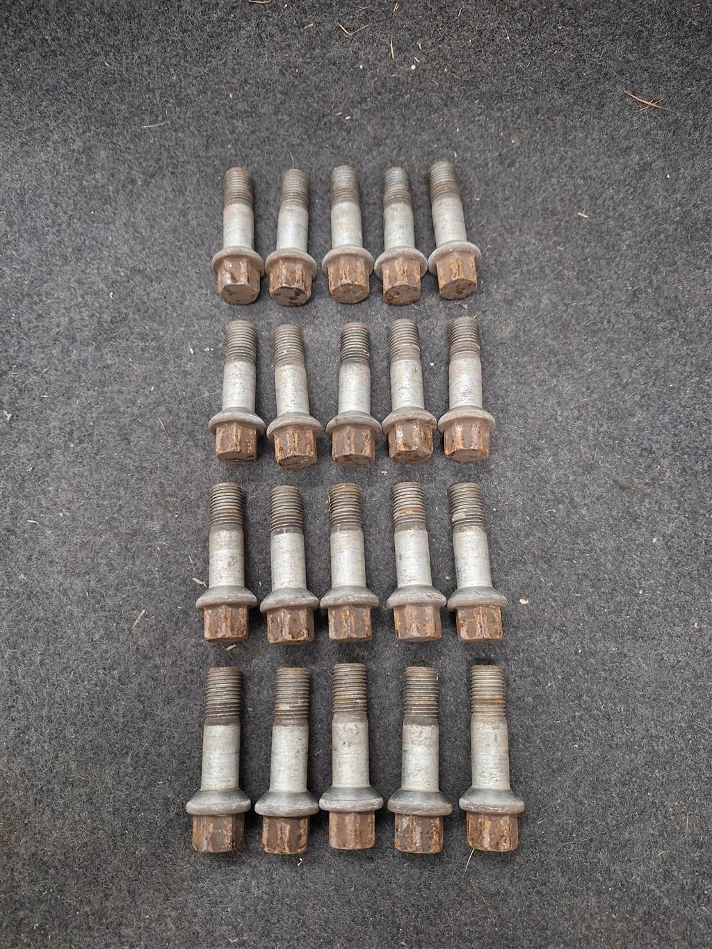 болт колесный комплект Mercedes Benz M-Class ML 300 CDI 4MATIC - -