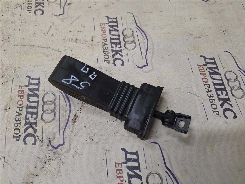 ограничитель двери Audi A4 (B8) 2007-2015 - -