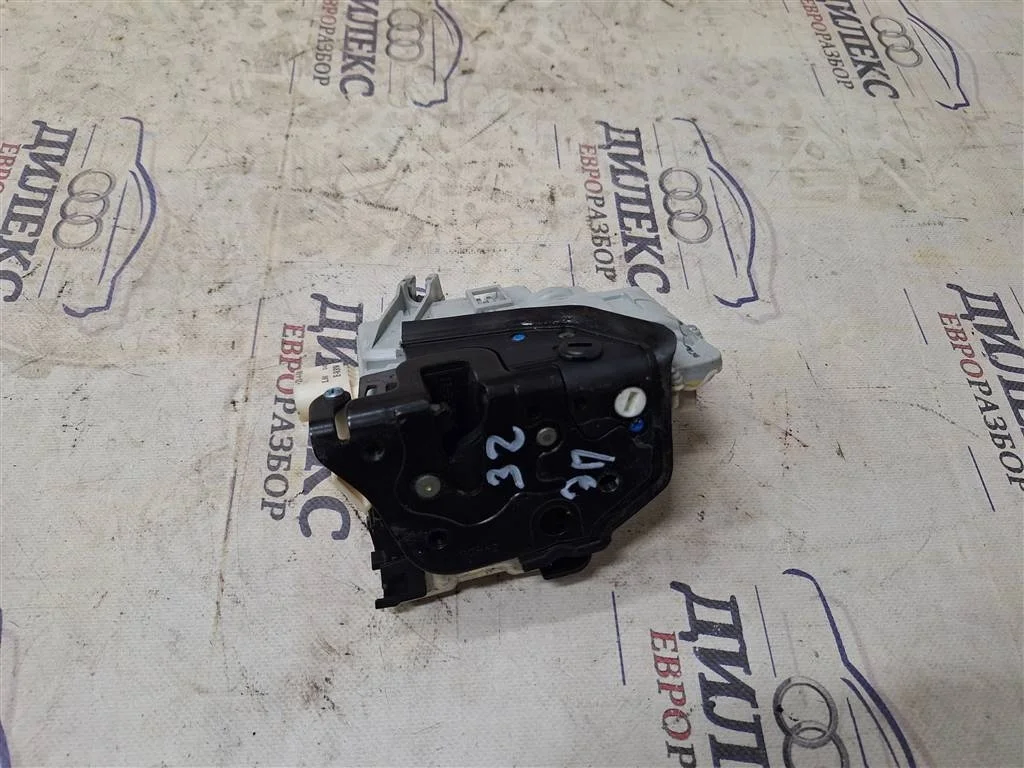 замок двери Audi A4 (B8) 2007-2015 R R