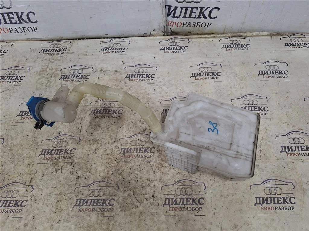 бачок омывателя лобового стекла VW Jetta 2005-2011 - -
