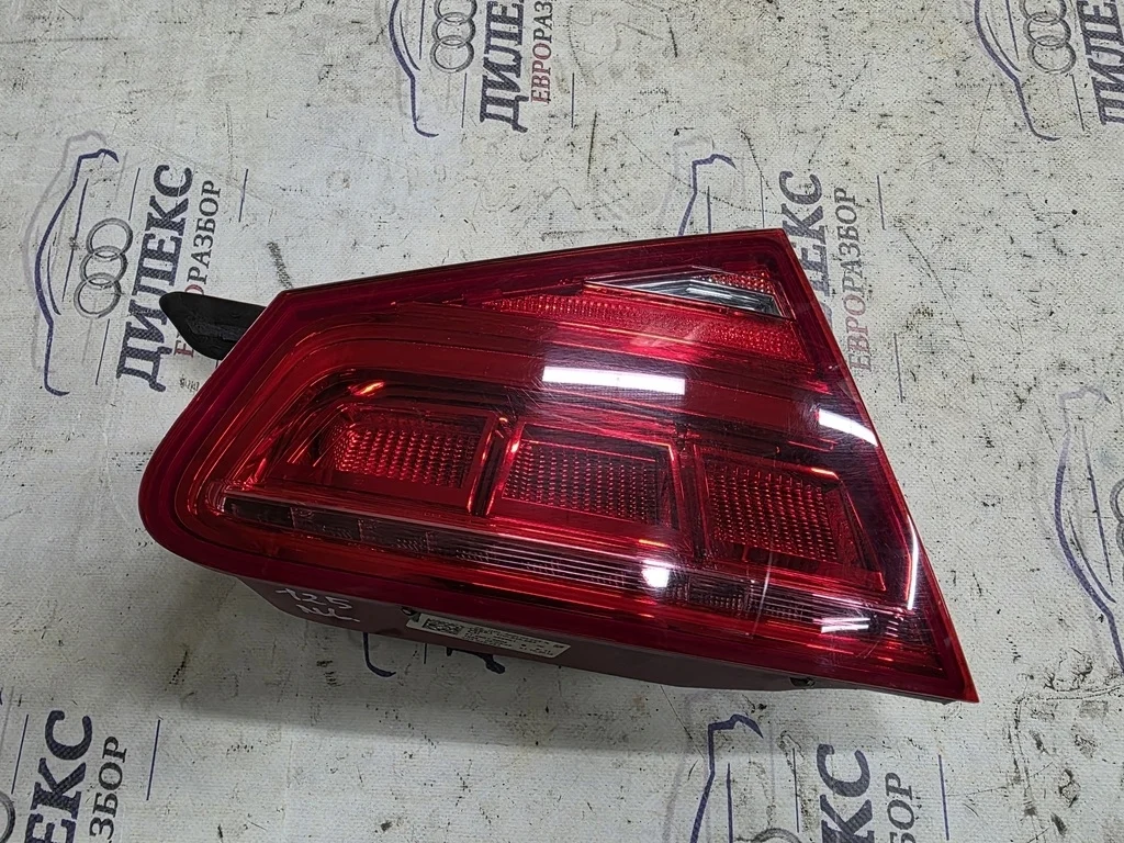 фонарь внутренний Audi A8 [4H] 2010> L R