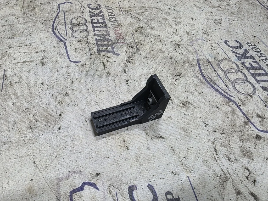 кронштейн крепления фары Audi A8 [4H] 2010> - -