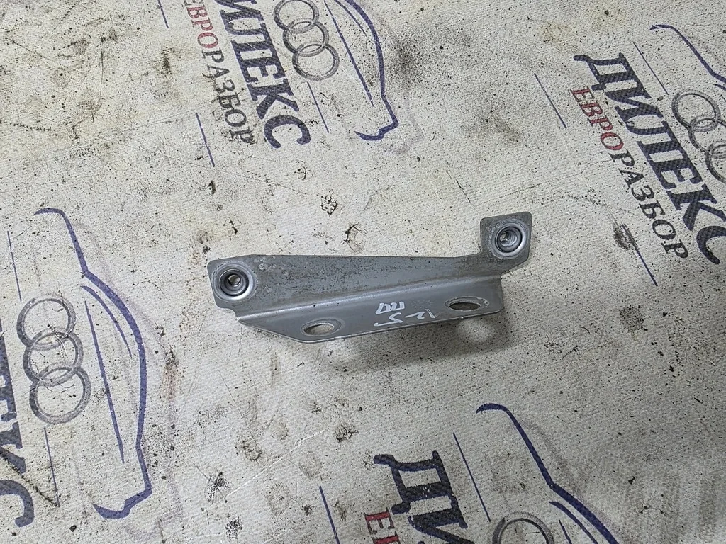 кронштейн крепления крыла Audi A8 [4H] 2010> R -