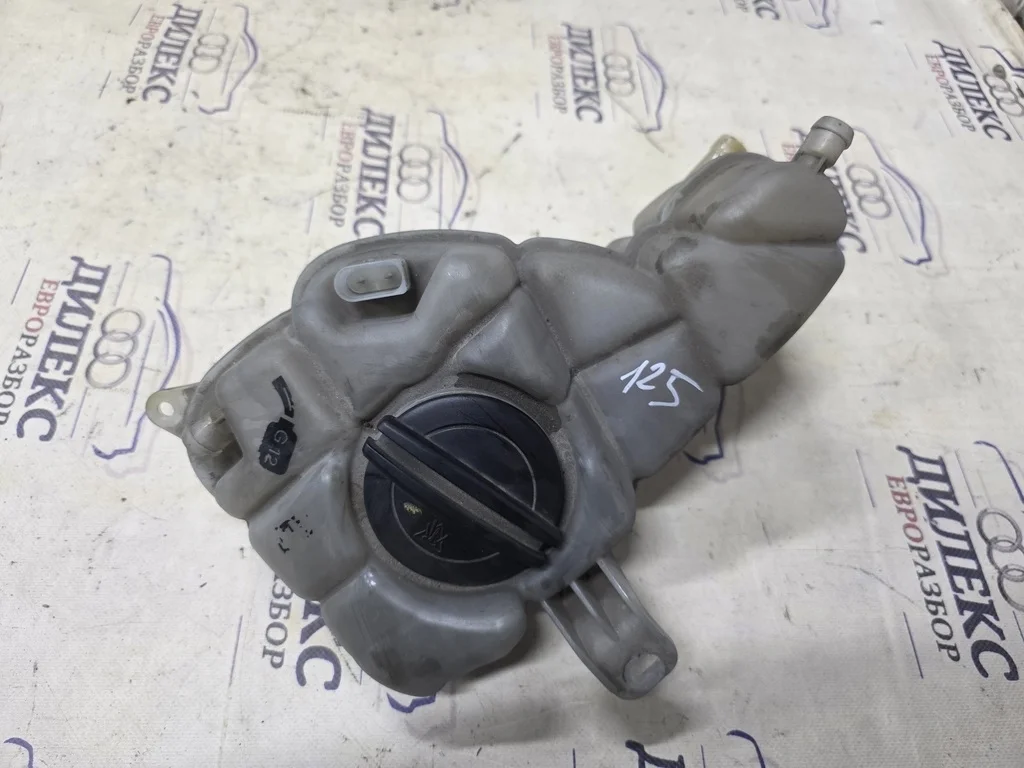 бачок расширительный Audi A8 [4H] 2010> - -