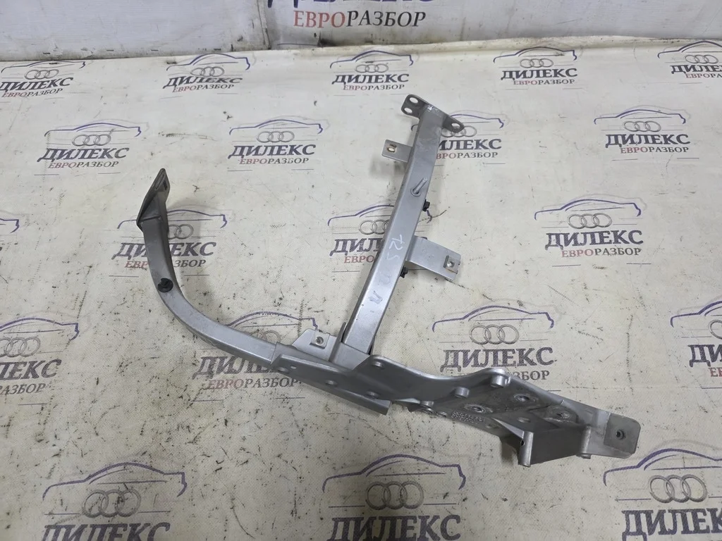 кронштейн крепления крыла Audi A8 [4H] 2010> R -