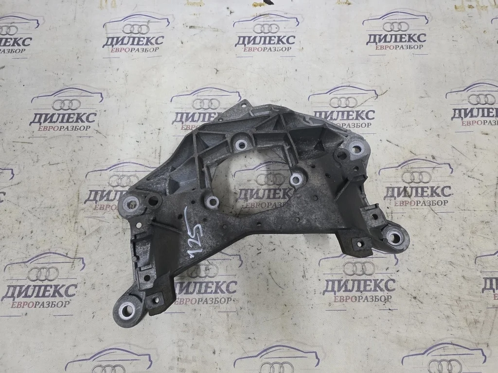 кронштейн опоры кпп Audi A8 [4H] 2010> - -