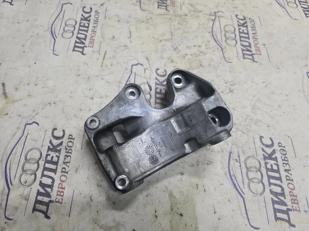 кронштейн генератора Audi A8 [4H] 2010> - -