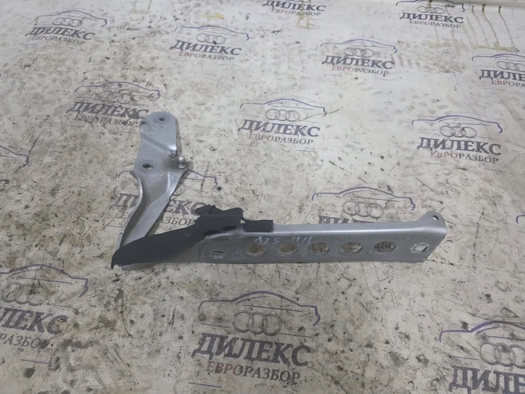 петля капота Audi A8 [4H] 2010> R -