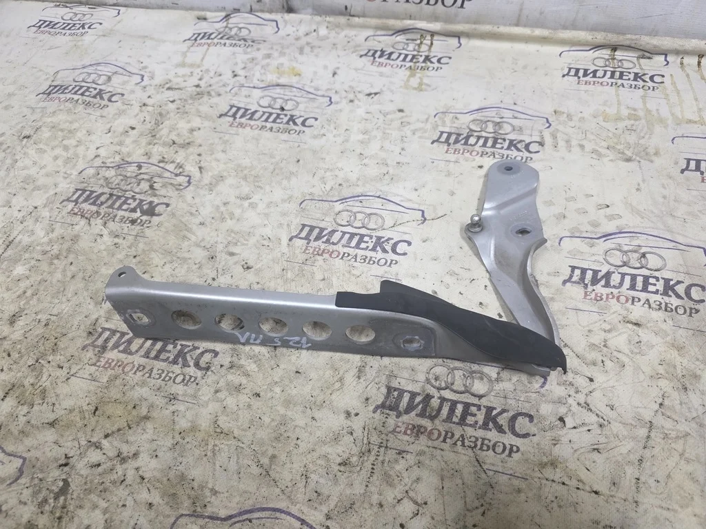петля капота Audi A8 [4H] 2010> L -