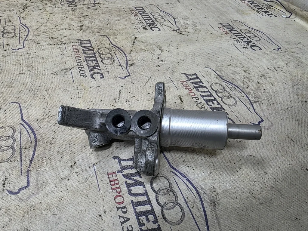 цилиндр тормозной главный Audi A8 [4H] 2010> - -