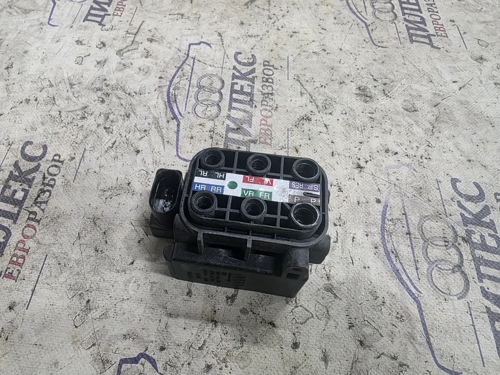 блок клапанов пневмоподвески Audi A8 [4H] 2010> - -