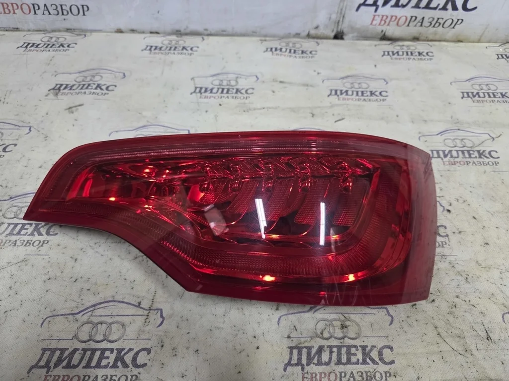 фонарь Audi Q7 2005-2015 R R