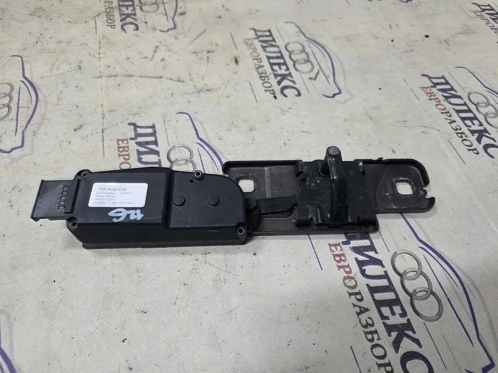 ответная часть замка багажника Audi Q7 2005-2015 - -