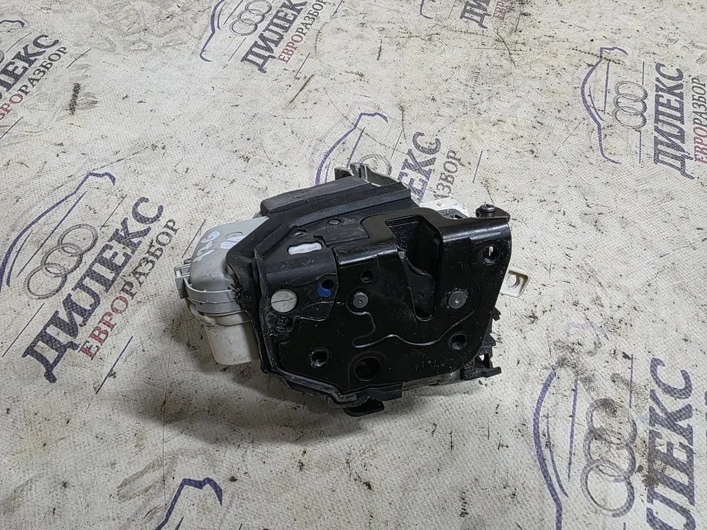 замок двери Audi Q7 2005-2015 L F