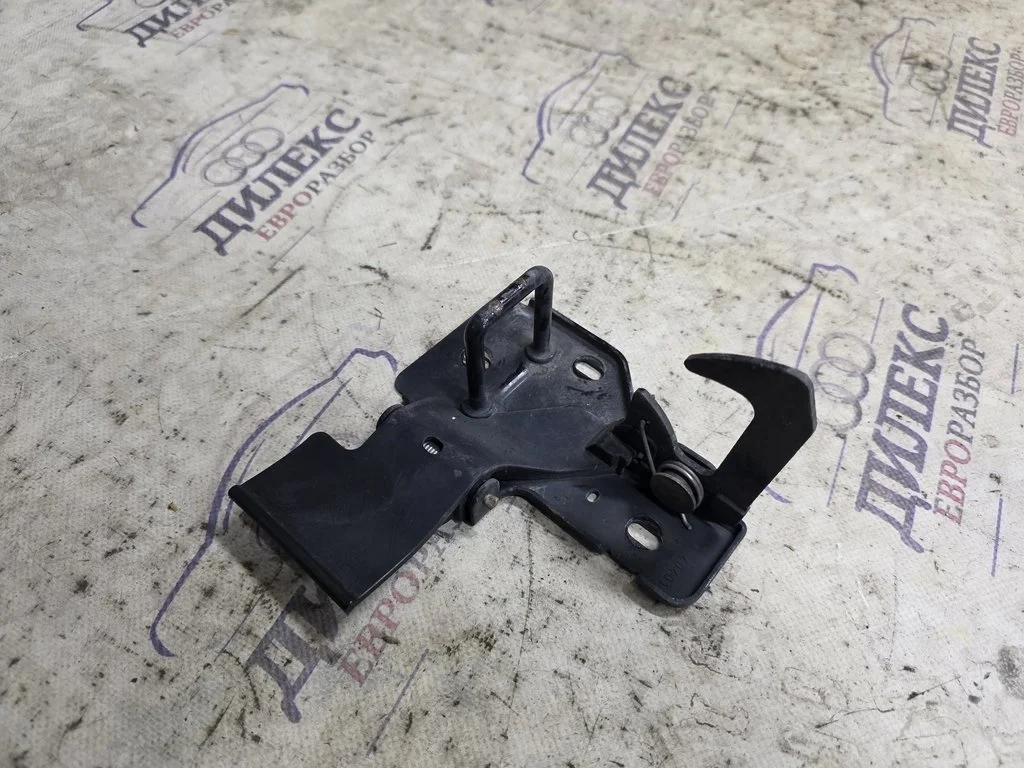 крючок капота Audi Q7 2005-2015 - -