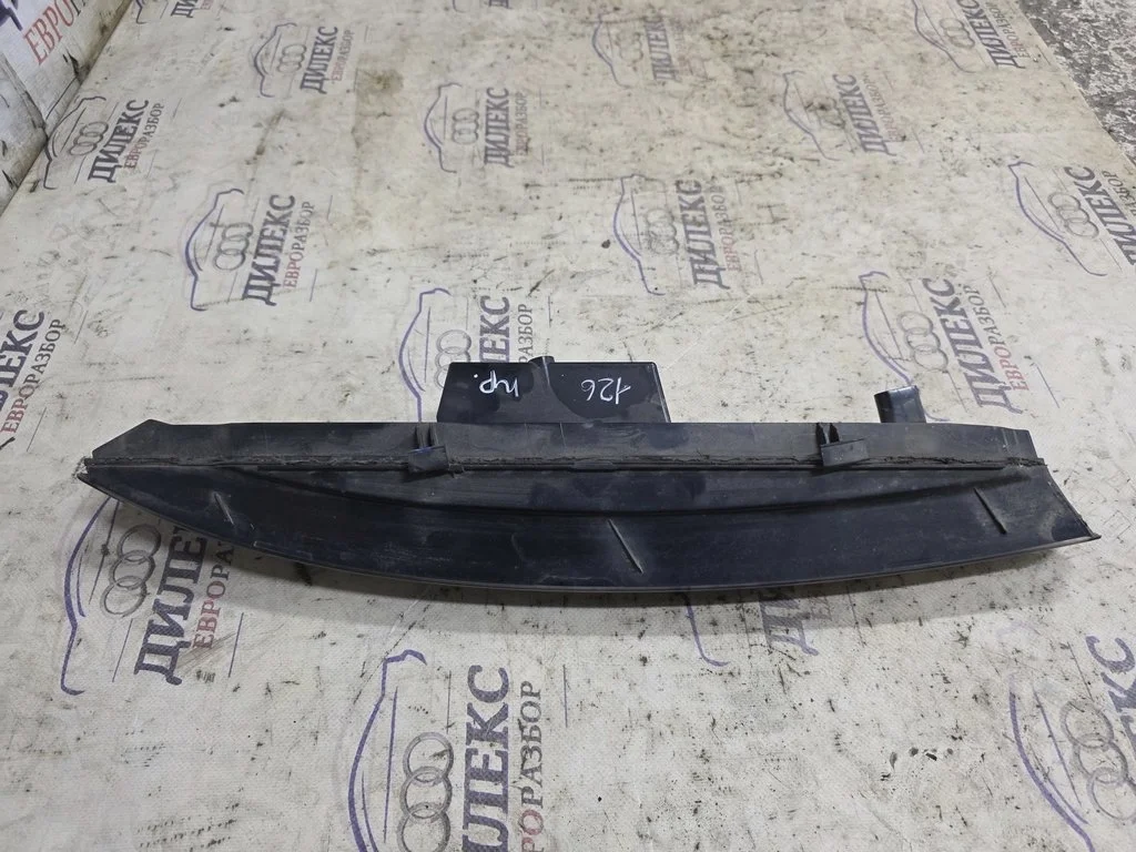 указатель поворота в бампер Audi Q7 2005-2015 R -