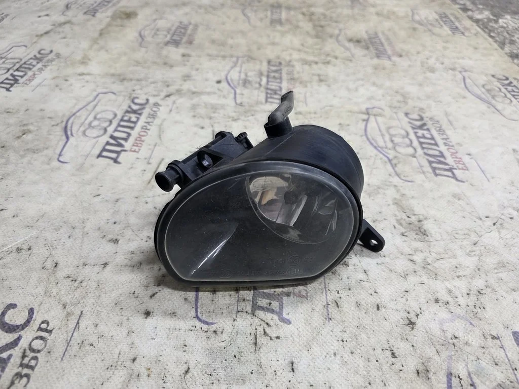 фара противотуманная Audi Q7 2005-2015 R -