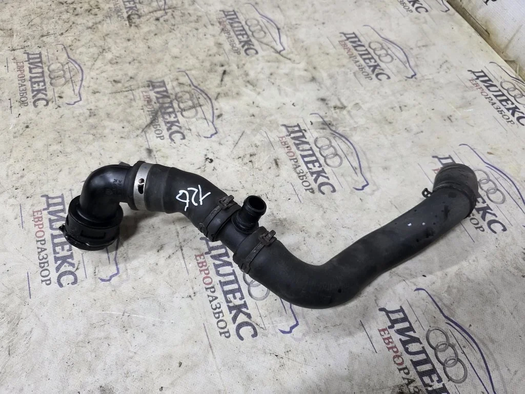 патрубок радиатора Audi Q7 2005-2015 - -