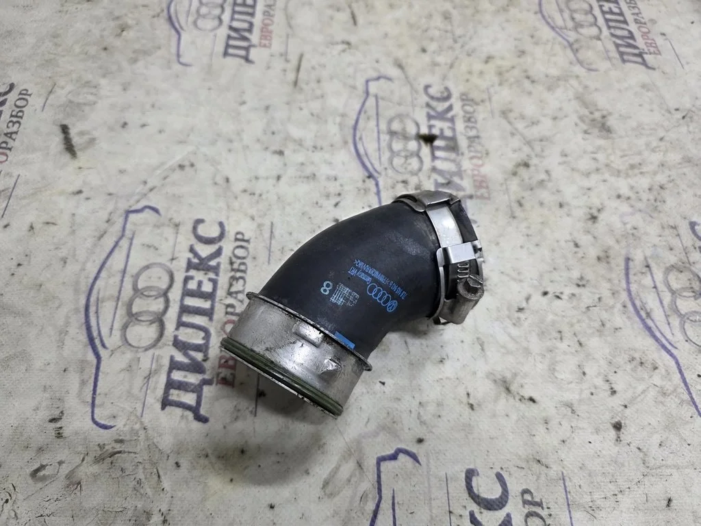 патрубок интеркулера Audi Q7 2005-2015 - -