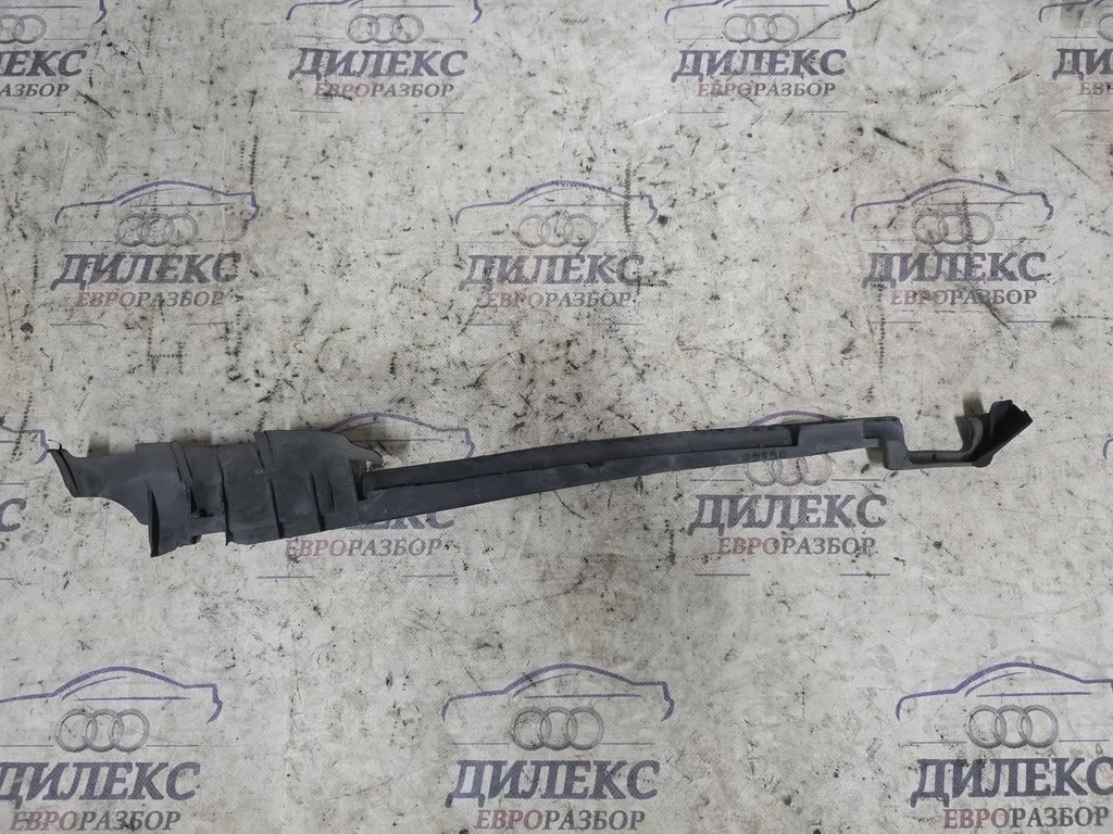 уплотнитель (внутри) Audi Q7 2005-2015 - -