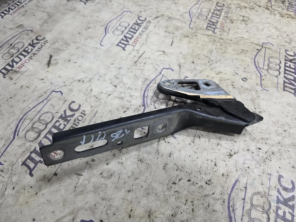 петля капота Audi Q7 2005-2015 R -