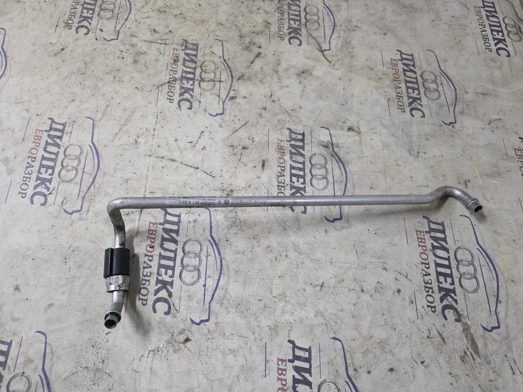 трубка маслянного радиатора Audi Q7 2005-2015 - -