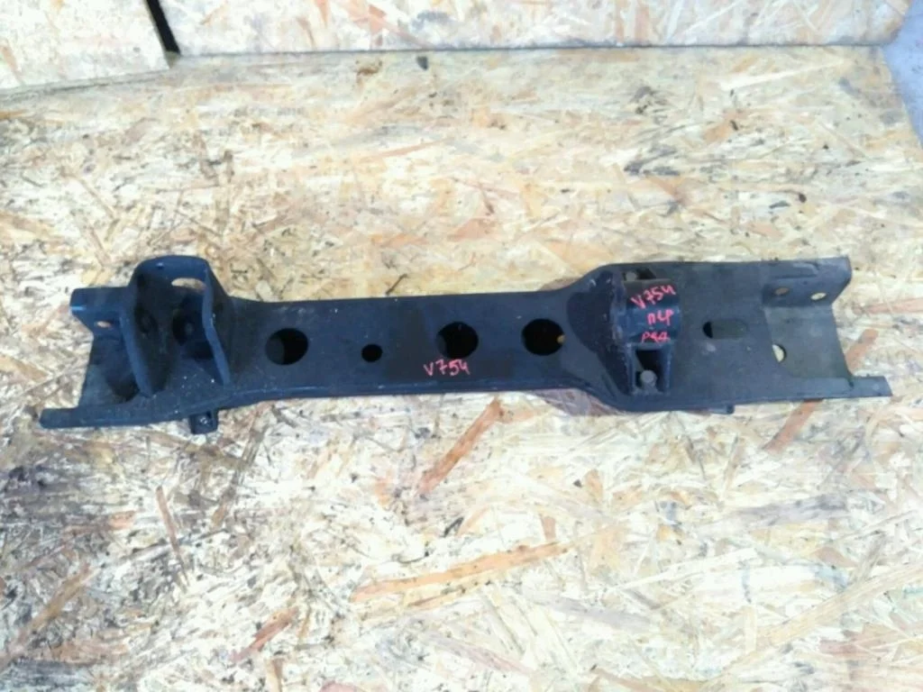 Б.у. балка под редуктор MITSUBISHI PAJERO V65W MITSUBISHI PAJERO V65W