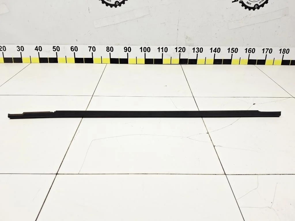 Накладка стекла заднего правого Kia RIO 4 2018 FB