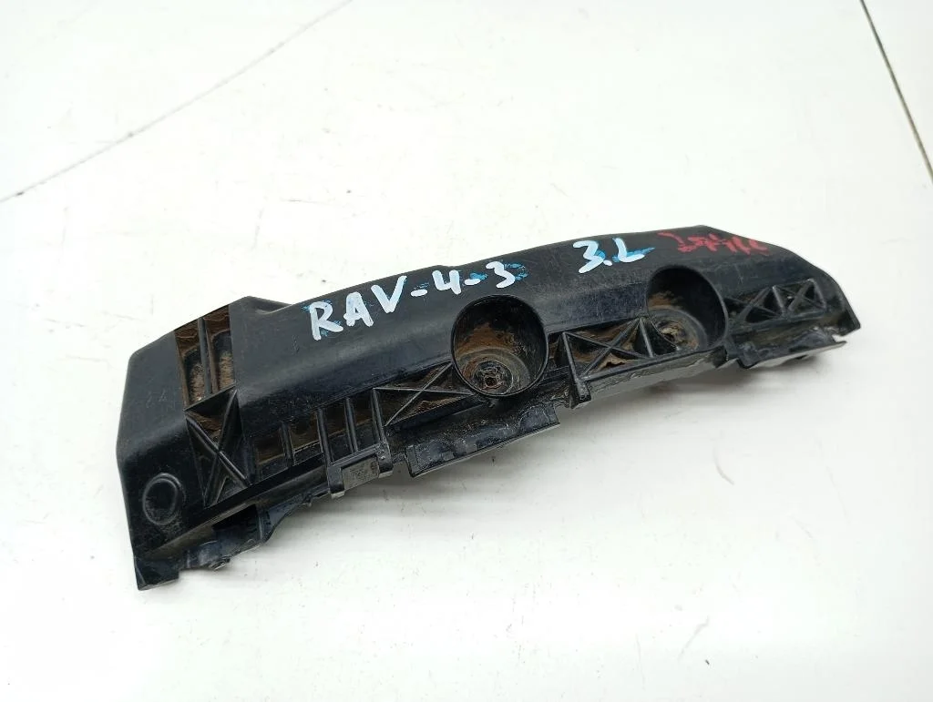 Кронштейн заднего бампера левый Toyota RAV4 A30