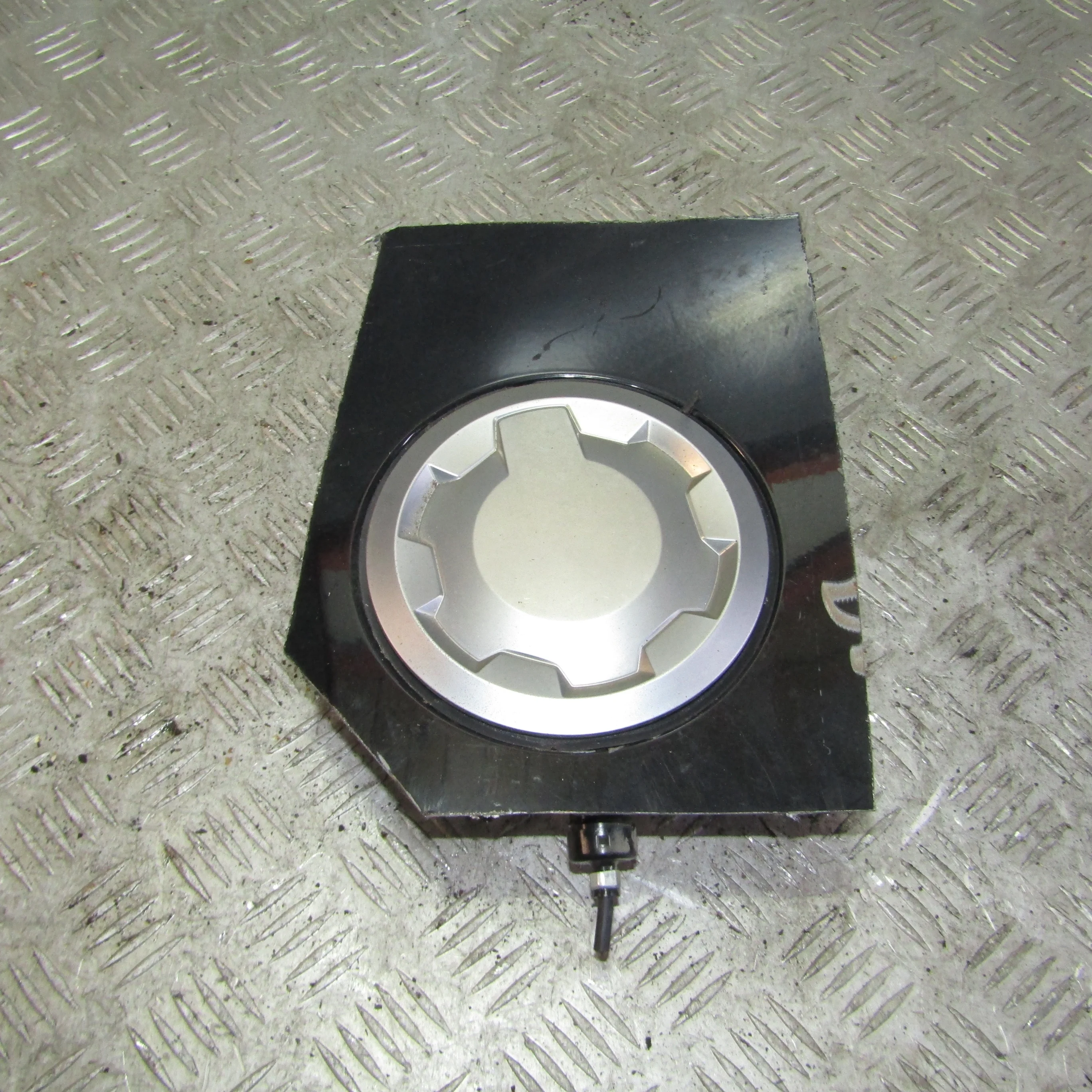 Лючок бензобака HONDA Civic VIII (2005—2009)