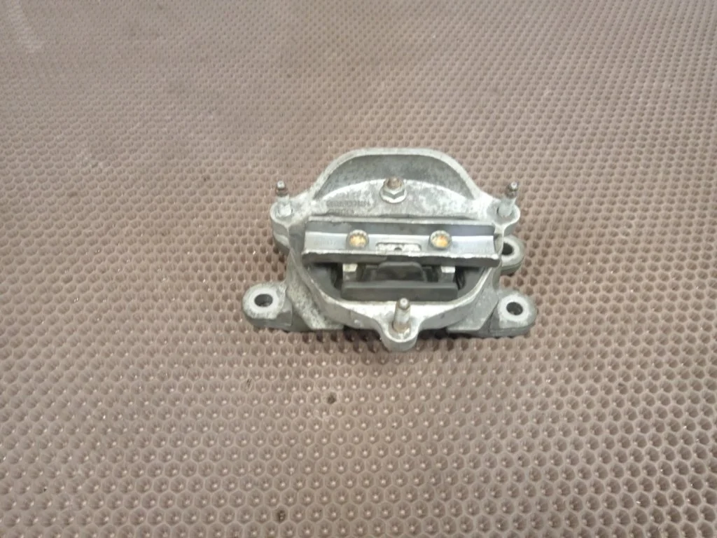 Подушка акпп Audi A4 B8