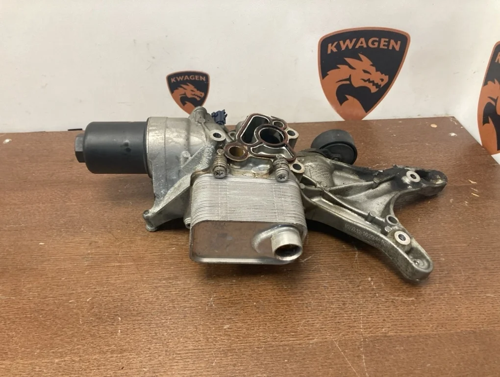 Корпус масляного фильтра теплообменником Audi Q5 2012 8R