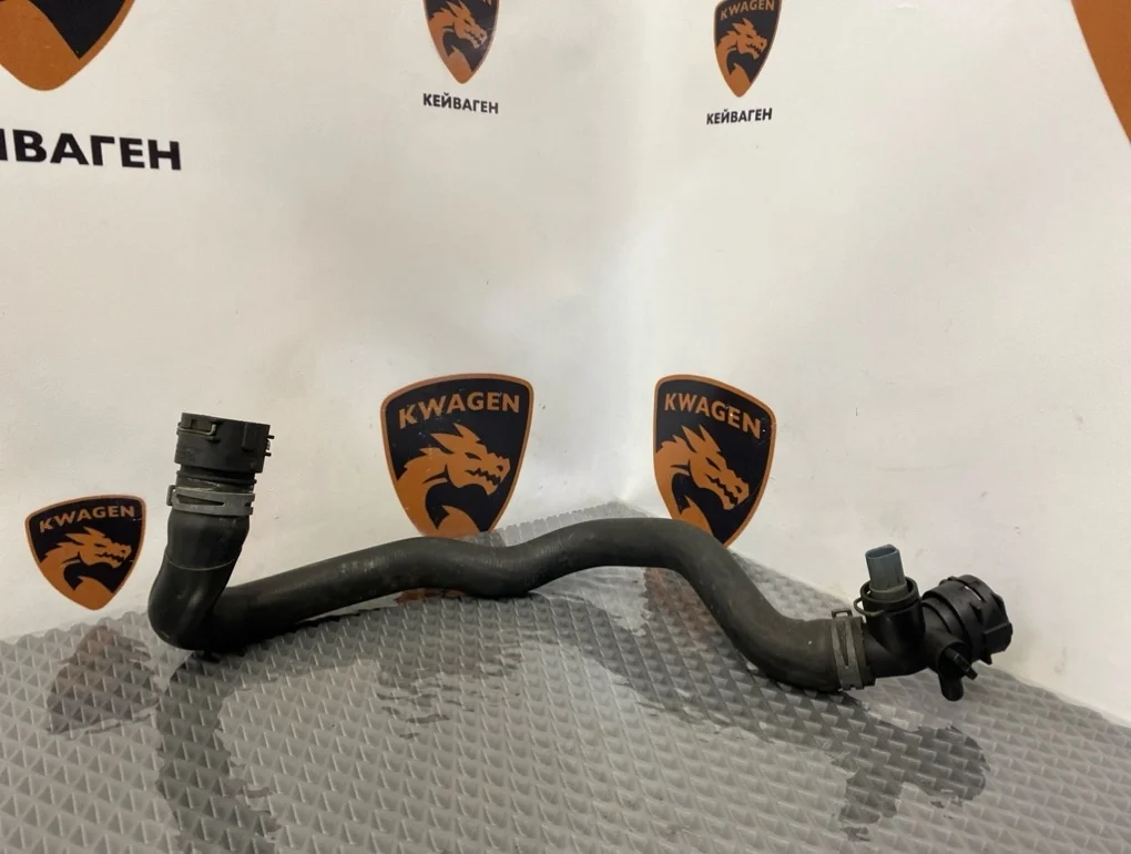 Патрубок системы охлаждения Audi A4 2013 B8