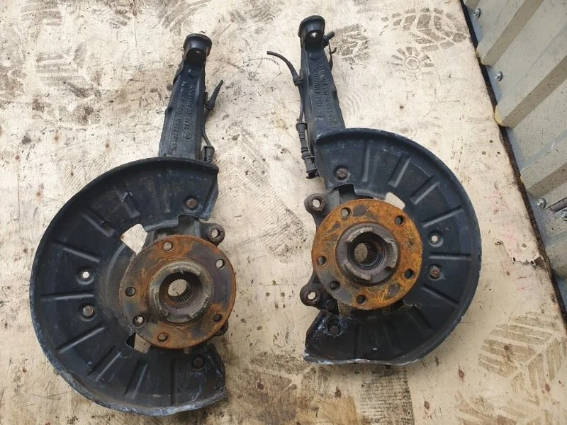 Кулак Volkswagen Touareg 2002-2006 7L