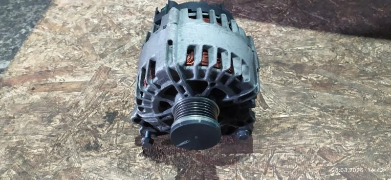Генератор с обгонной муфтой 140а Volkswagen Passat 2012 365