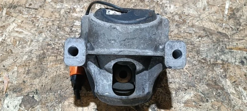 Опора двс Audi A4 2010 8K5