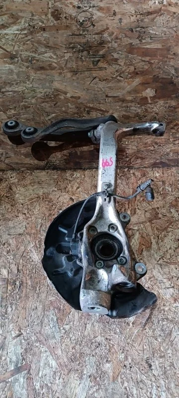 Кулак в сборе со ступицей Audi A4 2006 8EC