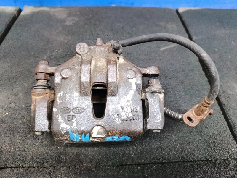 Суппорт тормозной Kia Ceed 2012 581301H000 ED 1.6 G4FC, передний правый