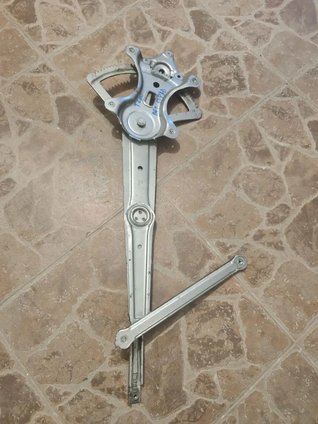 Стеклоподъемник электр. передний правый Toyota Land Cruiser 200 (2007—2012)