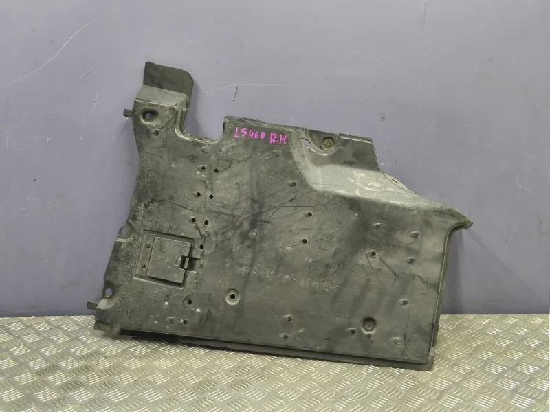 Защита днища кузова Lexus LS460 2015 5762850030 USF40 1URFSE, задняя левая