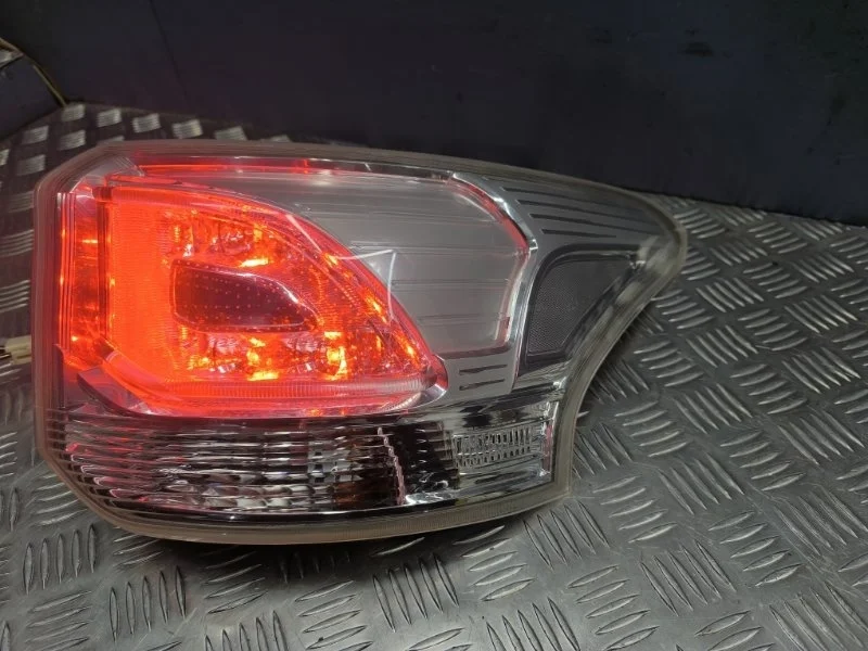 Фонарь задний правый Mitsubishi Outlander 2013 8330A790 GG2W 4B11