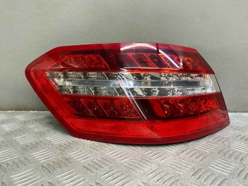 Фонарь Mercedes W212