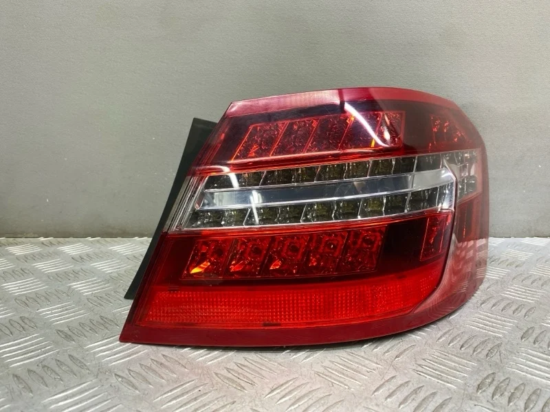 Фонарь Mercedes W212