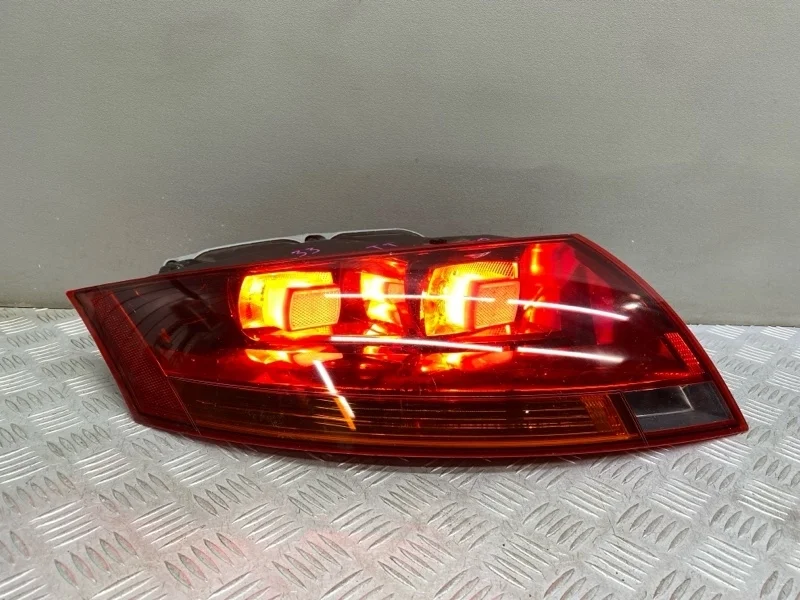 Фонарь Audi TT 8J