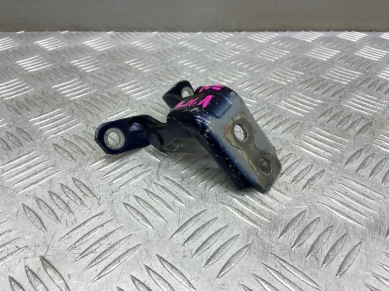 Петля двери Mazda CX-5 KE