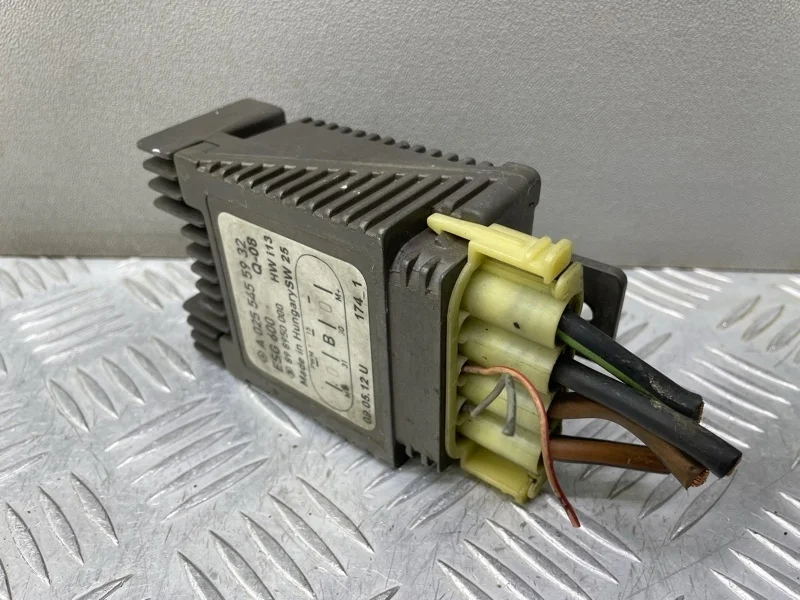 Блок управления вентилятором Chrysler Crossfire AN